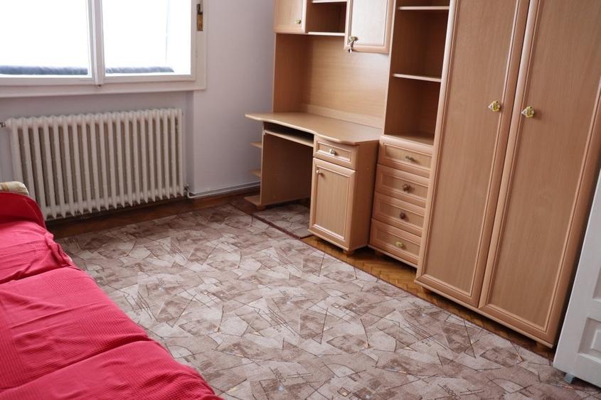 Apartament cu 3 camere semidecomandat, mobilat în Favorit