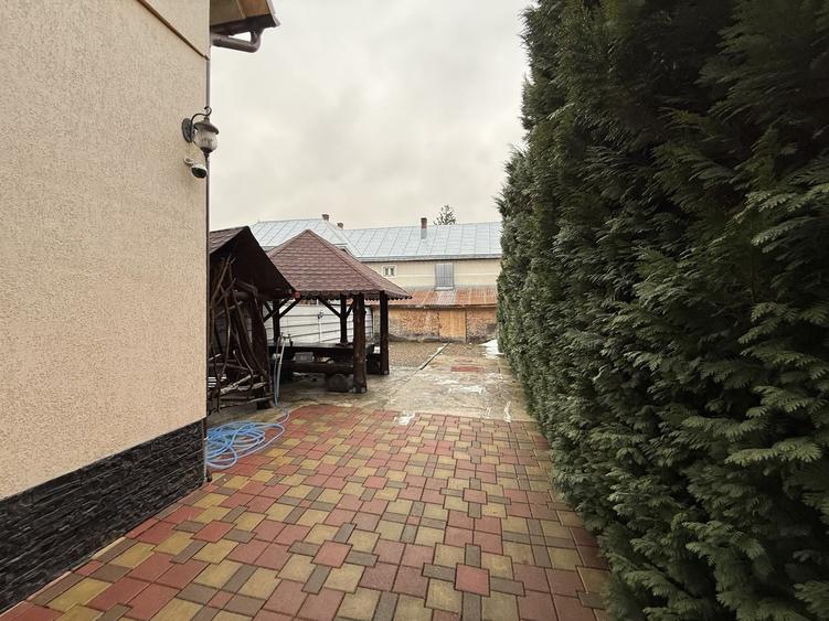 Casă individuală cu 3 camere cu Canalizare în Central