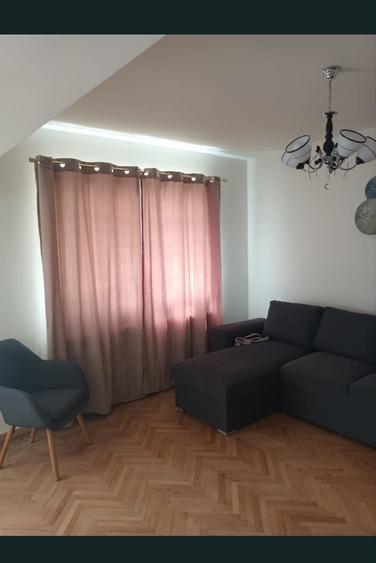 Casă cu 4 camere în Noua