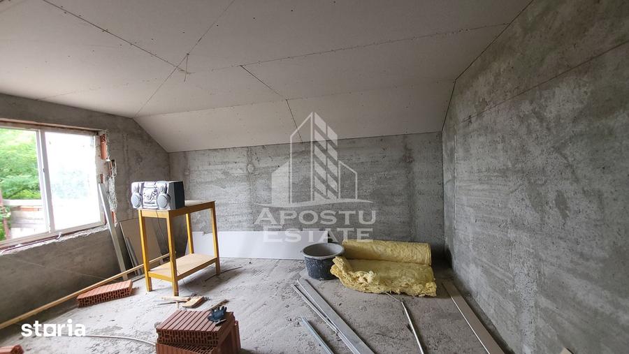 Casă cu 7 camere cu Teren 550 Mp în Dudeștii Noi