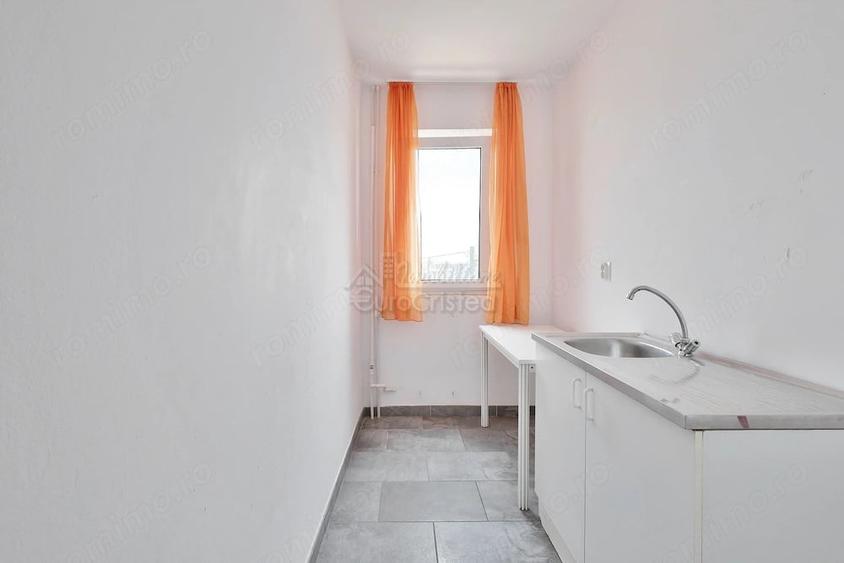 Apartament cu 2 camere semidecomandat în Est
