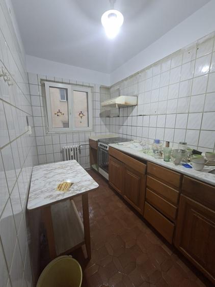 Apartament cu 4 camere decomandat în Colentina
