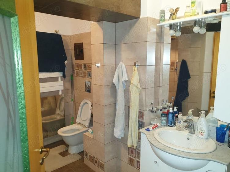 Apartament cu 4 camere decomandat în Oltenița