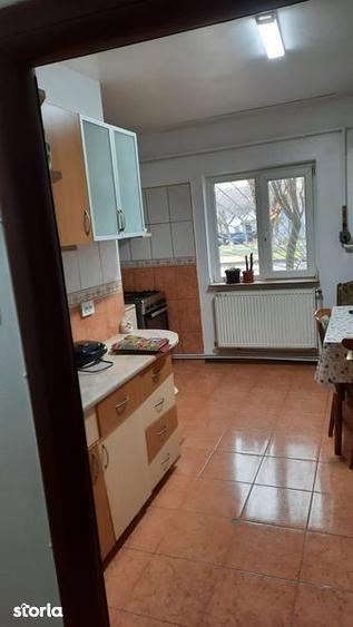 Apartament cu 4 camere decomandat în Central