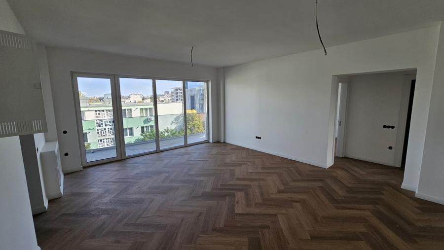 Apartament cu 3 camere semidecomandat în Central