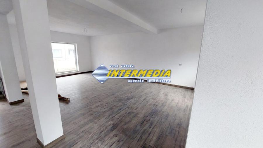 Casă individuală cu 4 camere cu Canalizare în Cetate