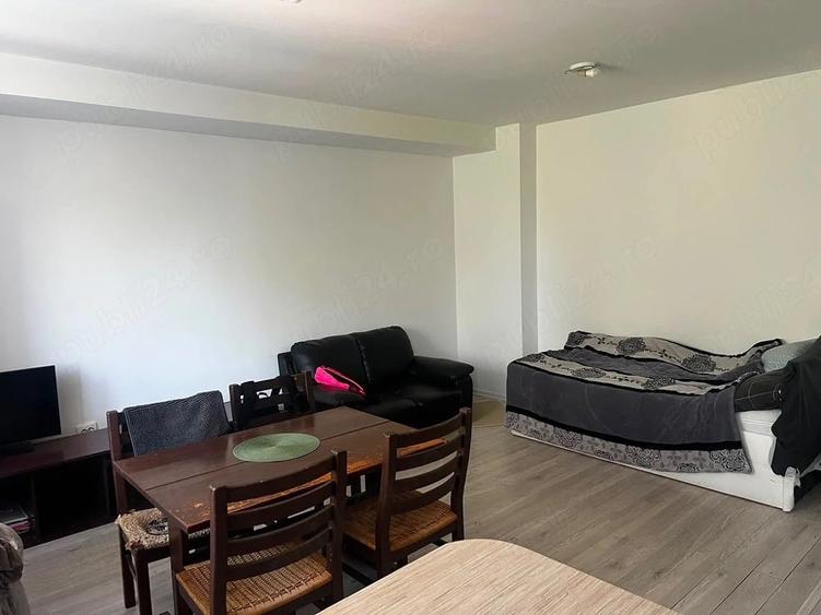 Apartament cu 3 camere semidecomandat în Exterior Vest
