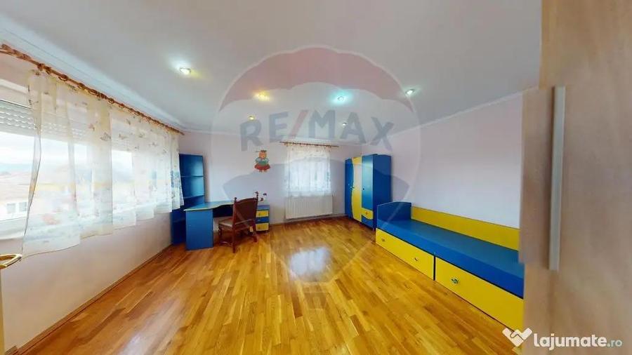 Casă cu 5 camere cu Teren 1000 Mp în Terezian