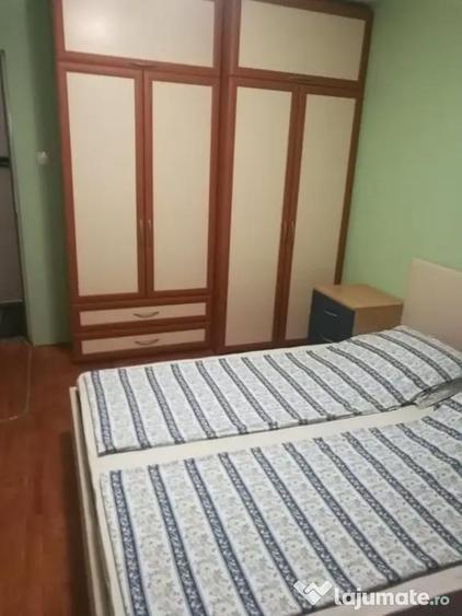 Apartament cu 3 camere decomandat în Dâmbovița