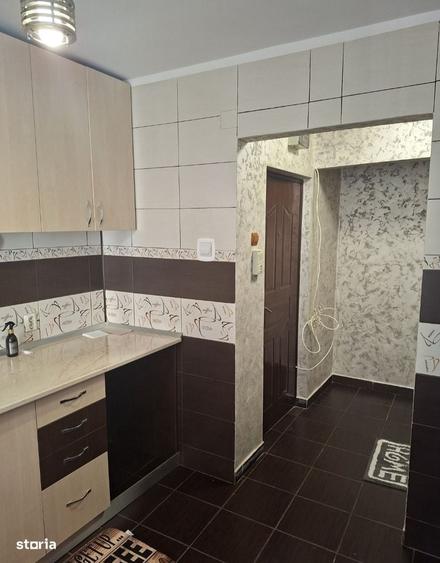Apartament cu 3 camere semidecomandat în Calea Severinului