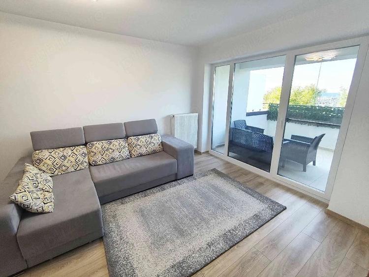Apartament cu 2 camere decomandat în Tractorul