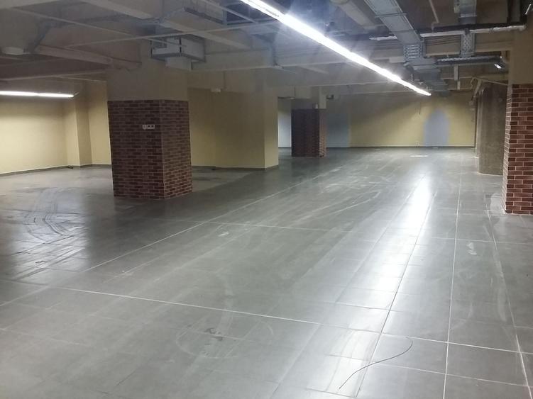 Spațiu comercial, de 300 mp, în P-ța Unirii