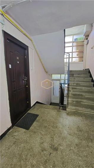 Apartament cu 2 camere semidecomandat în Botizului