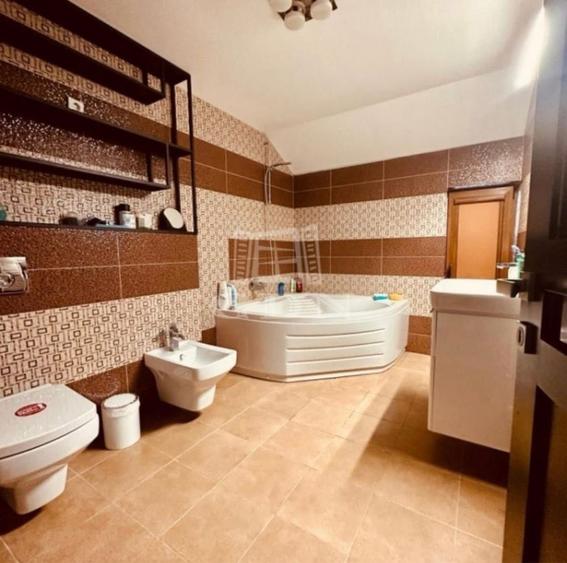 Casă cu 4 camere în Central