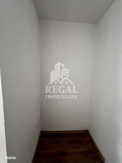 Spațiu comercial, de 21 mp, în Cărpiniș