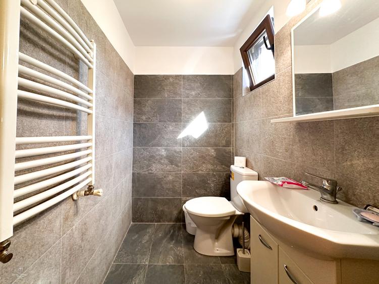Casă cu 10 camere cu Canalizare în Titan