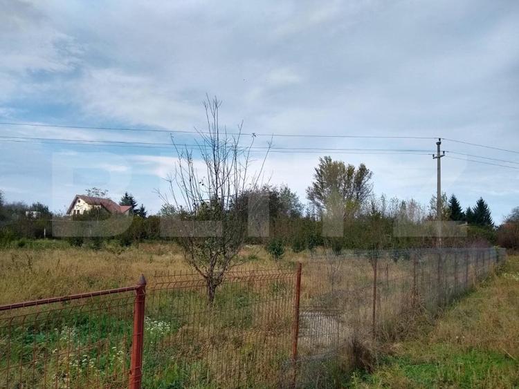 Teren Construcții intravilan de 1400 mp, în Bercu Roșu
