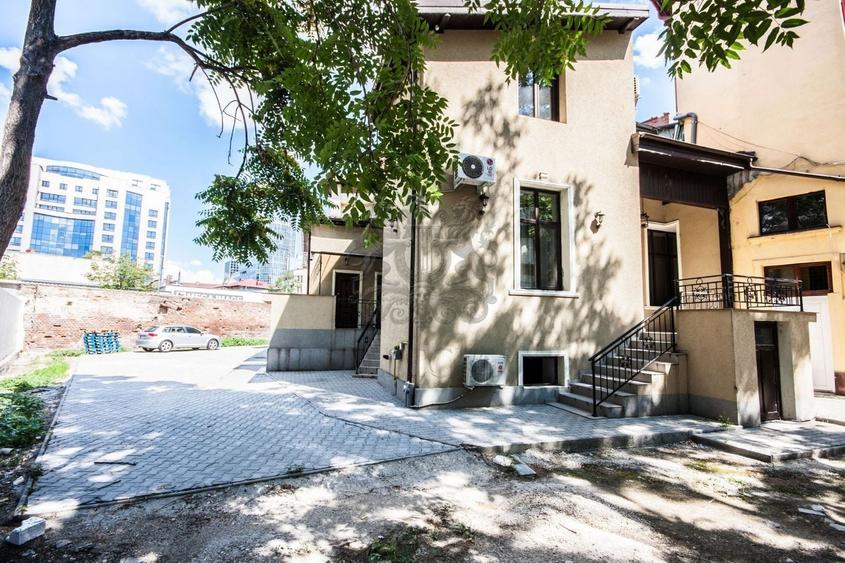 Casă cu 8 camere cu Canalizare în Mărășești