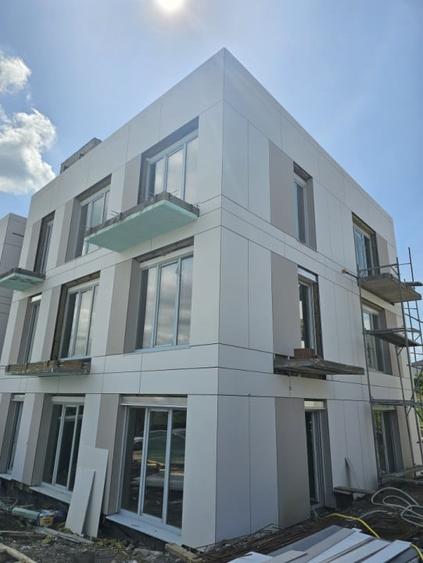 Apartament cu 3 camere decomandat în Europa