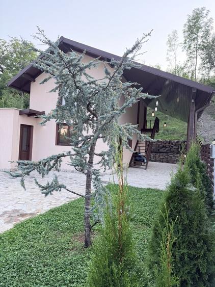 Casă cu 4 camere în Moroeni