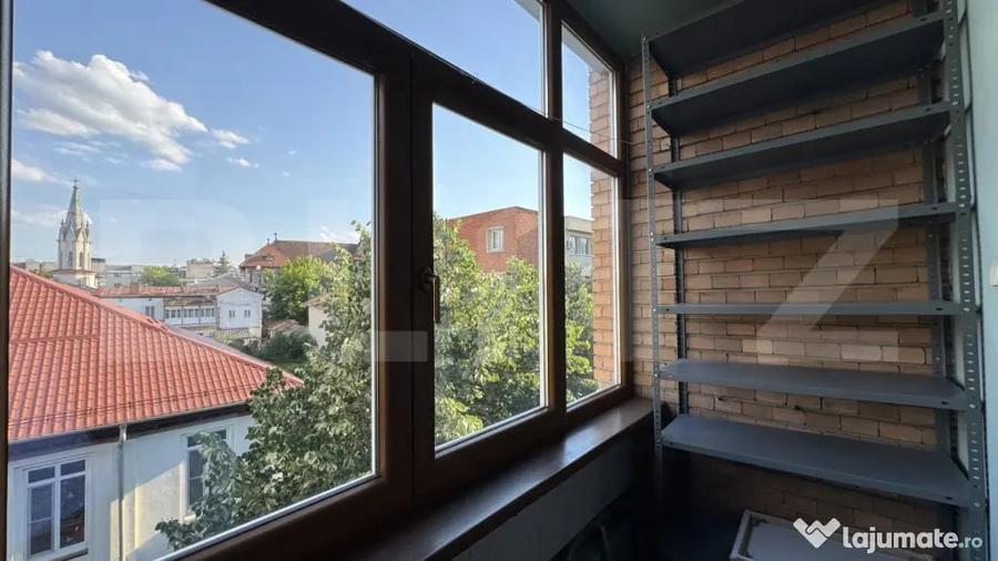 Apartament cu 3 camere semidecomandat, mobilat în George Enescu