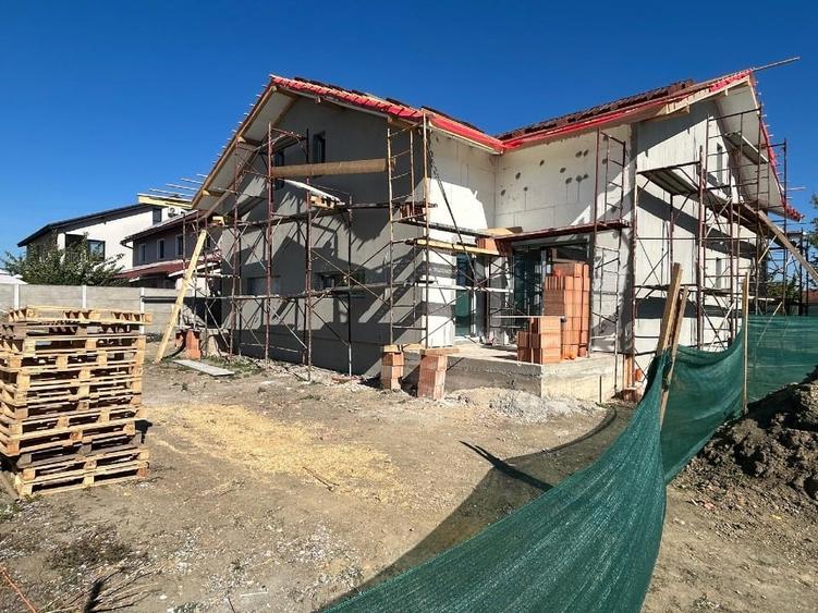 Duplex cu 3 camere cu Canalizare în Moșnița Nouă