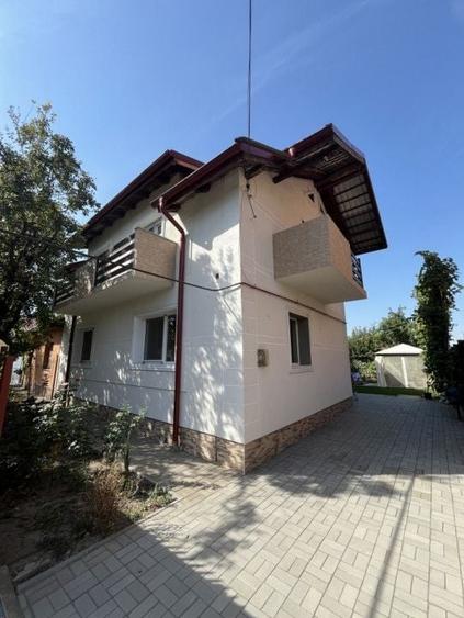 Casă individuală cu 6 camere cu Canalizare în Ronaț