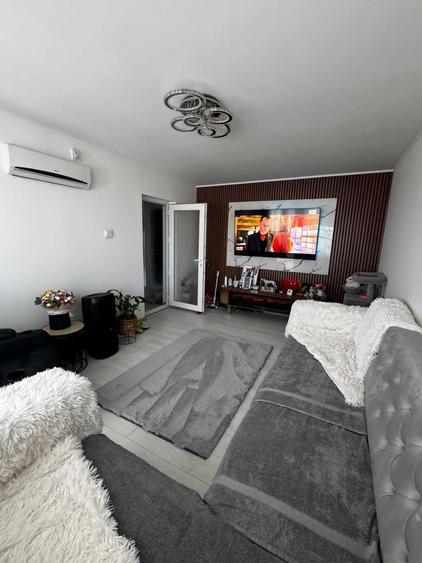 Apartament cu 4 camere decomandat în Central