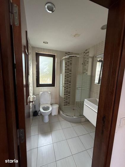 Casă cu 5 camere cu Teren 400 Mp în Blejoi