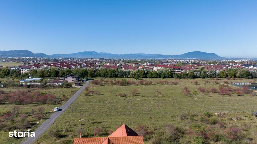 Teren de 1296 mp, în Sânpetru