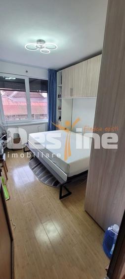 Apartament cu 3 camere decomandat în Craiter