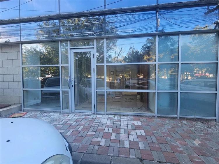 Spațiu comercial, de 215 mp, în P-ța Muncii