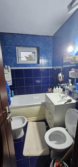Apartament cu 3 camere semidecomandat în Tomis Nord