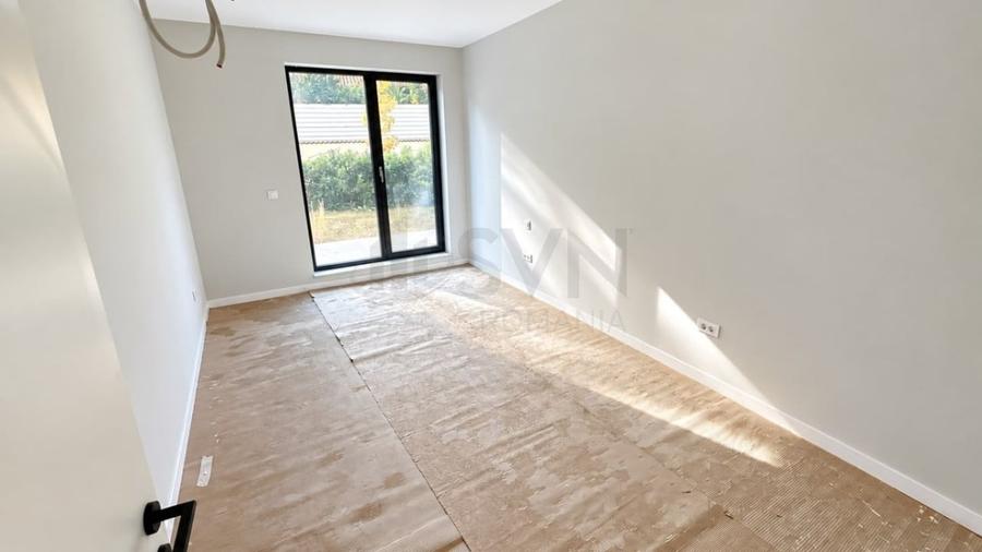 Apartament cu 5 camere decomandat în Băneasa