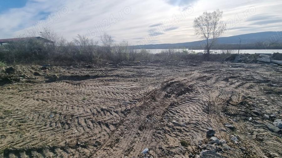Teren de 4200 mp, în Gura Văii