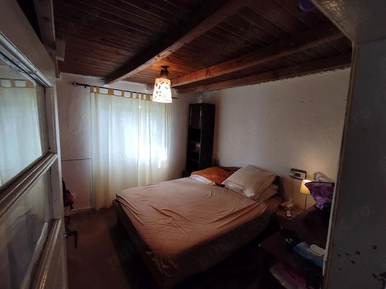 Casă cu 5 camere cu Teren 1450 Mp în Goleasca