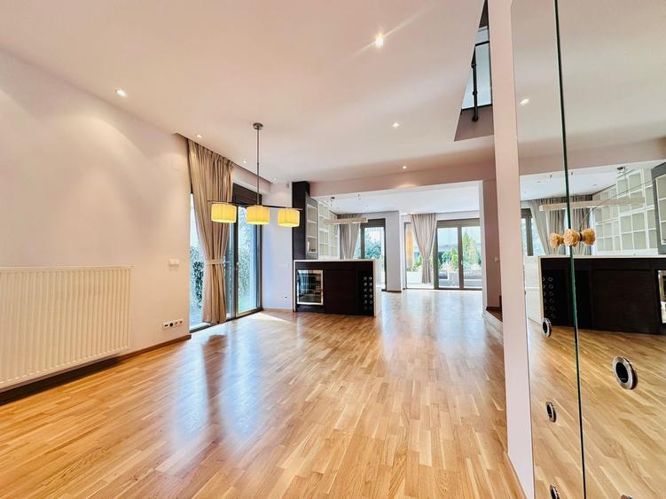 Duplex cu 8 camere cu Piscina în Băneasa