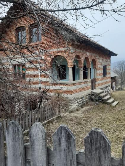 Casă cu 2 camere în Corbeni