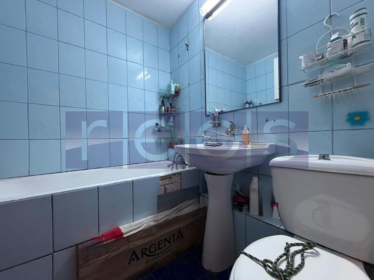 Apartament cu 4 camere semidecomandat în Central
