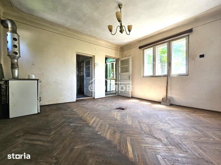 Casă cu 4 camere cu Teren 995 Mp în Ulmi