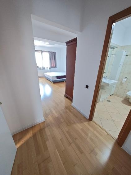 Apartament cu 3 camere decomandat în Moșilor