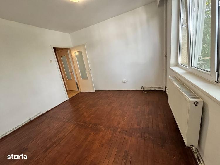 Bacau, apartament cu 3 camere, aproape de centru - 1