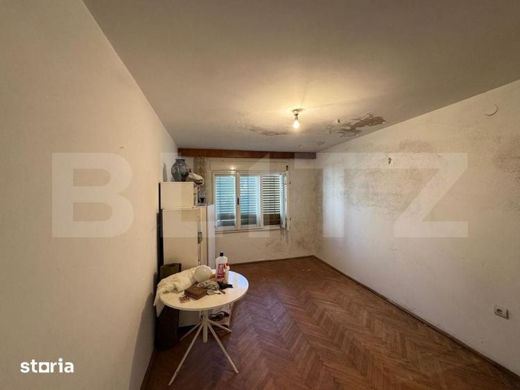 Casă cu 6 camere cu Teren 700 Mp în 700
