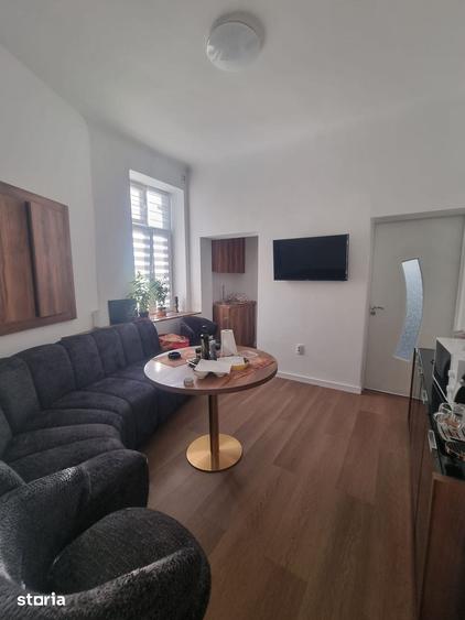 Apartament cu 5 camere decomandat în Iancului
