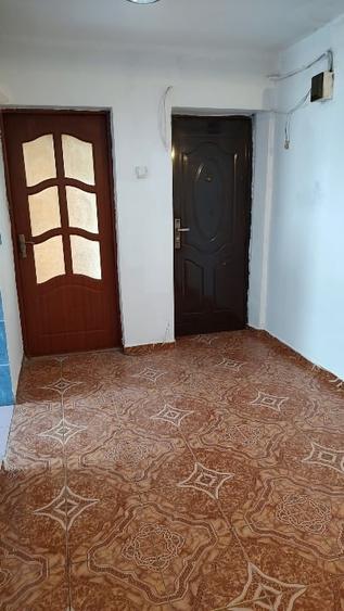 Apartament cu 3 camere decomandat în Berzasca