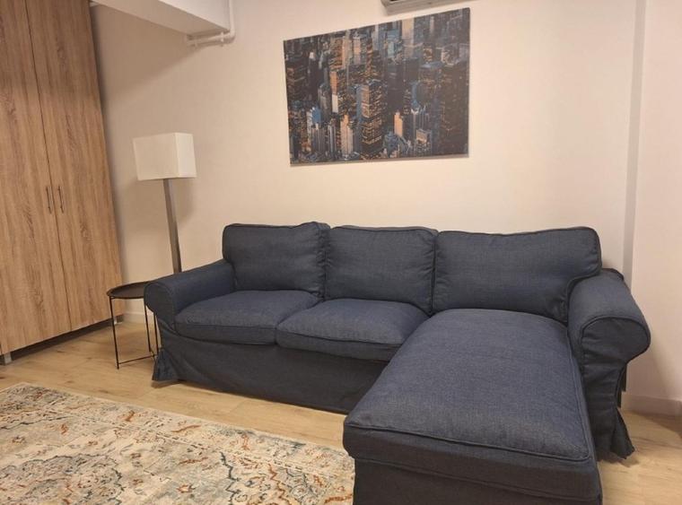 Apartament cu 2 camere semidecomandat, mobilat în Central
