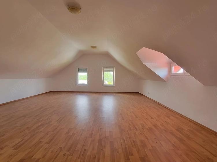 Casă cu 6 camere cu Teren 2900 Mp în Olteni