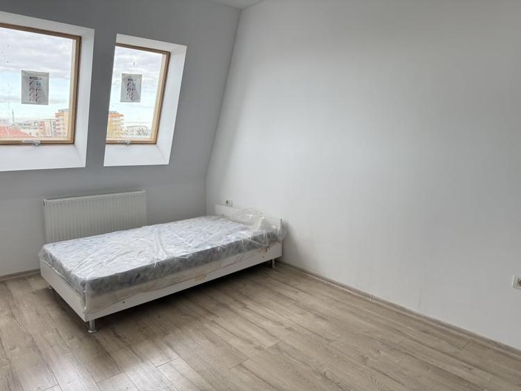 Apartament cu 3 camere decomandat în Aradului