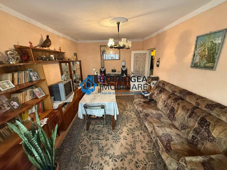 Apartament cu 3 camere decomandat în Păcii