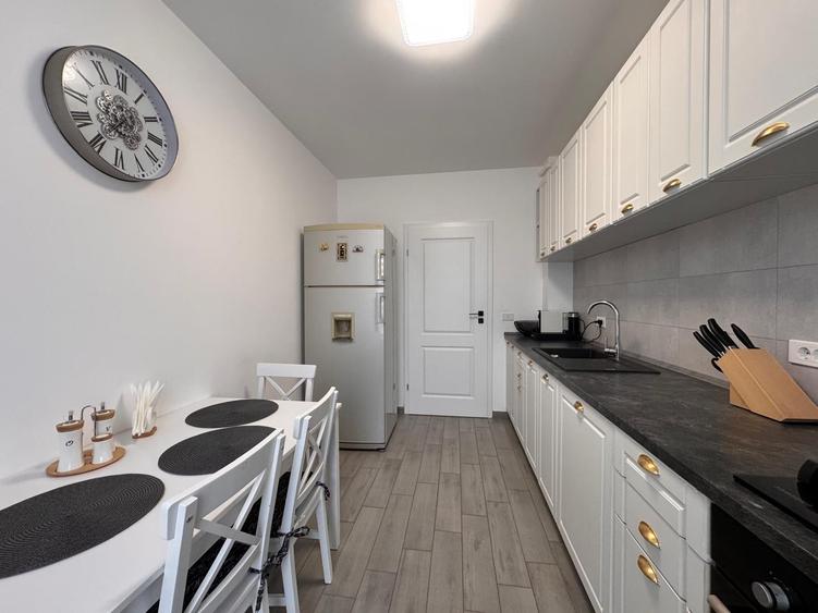 Apartament cu 3 camere decomandat, mobilat în Cristian